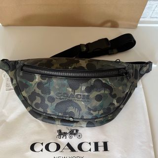 コーチ(COACH)のレア！百貨店モデル【コーチ】リーグ ベルト バッグ ウィズ カモ(ボディーバッグ)