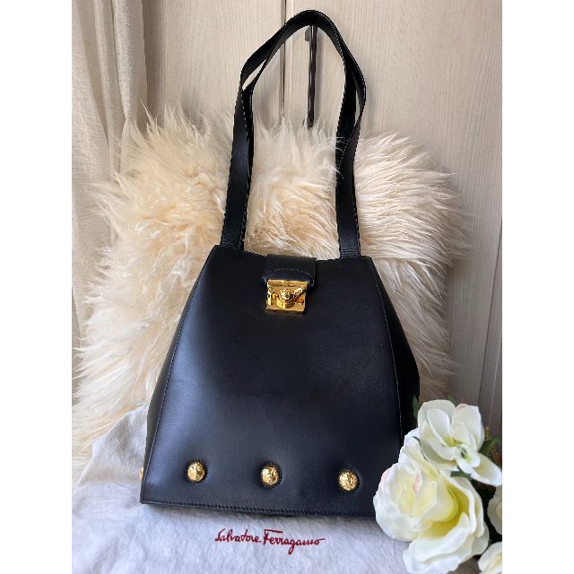 【美品】Ferragamo　ショルダーバッグ　ヴァラリボン　バラ　スエード