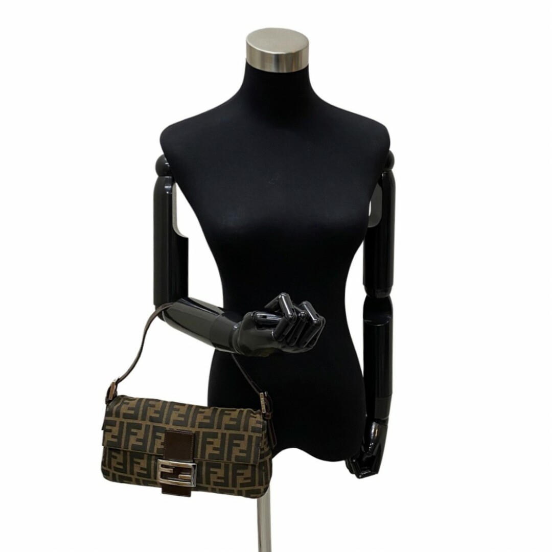 極 美品 FENDI フェンディ マンマバケット ズッカ 柄 FF ロゴ 金具