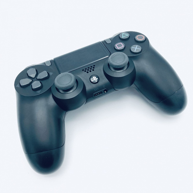 PlayStation4(プレイステーション4)のPlayStation 4 Pro 中古 ジェット・ブラック 2TB CUH-7 エンタメ/ホビーのゲームソフト/ゲーム機本体(家庭用ゲーム機本体)の商品写真