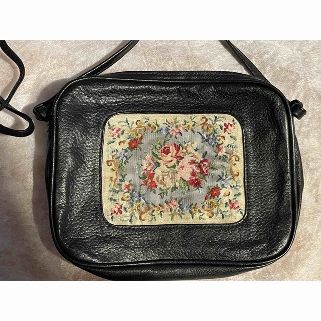 プチポアン刺繍 革製 小さな ショルダーバッグ 1