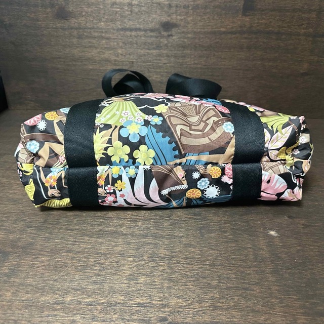 LeSportsac(レスポートサック)のLESPORTSAC　ハワイ限定　大容量トートバッグ　レスポートサック　ブラック レディースのバッグ(トートバッグ)の商品写真