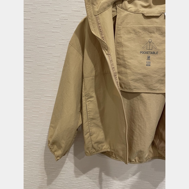 UNIQLO(ユニクロ)のユニクロ　ポケッタブルナイロンパーカ 120 キッズ/ベビー/マタニティのキッズ服男の子用(90cm~)(ジャケット/上着)の商品写真