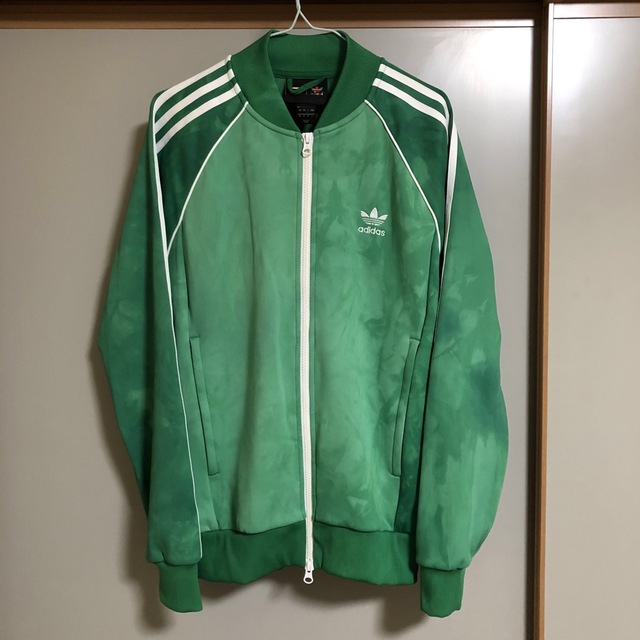 Originals（adidas）(オリジナルス)のアディダスオリジナルス ファレル・ウィリアムス トラックジャケット L 緑 メンズのトップス(ジャージ)の商品写真