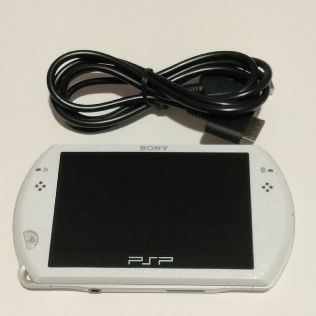 PSPgo　携帯用ゲーム機本体　ホワイト　本体+充電ケーブル