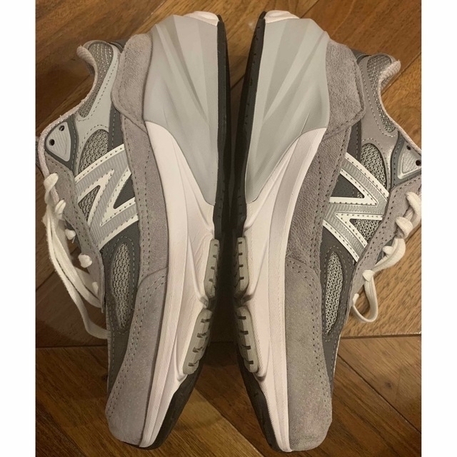 New Balance(ニューバランス)の【ゆともとり様専用】New Balance W990V6 スニーカー　24cm レディースの靴/シューズ(スニーカー)の商品写真