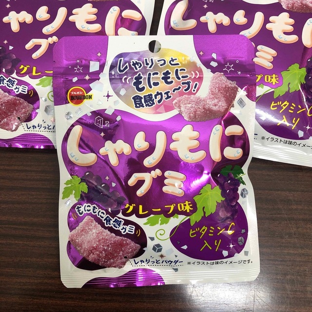 ブルボン(ブルボン)のブルボン　しゃりもにグミ　グレープ味　グミ 食品/飲料/酒の食品(菓子/デザート)の商品写真