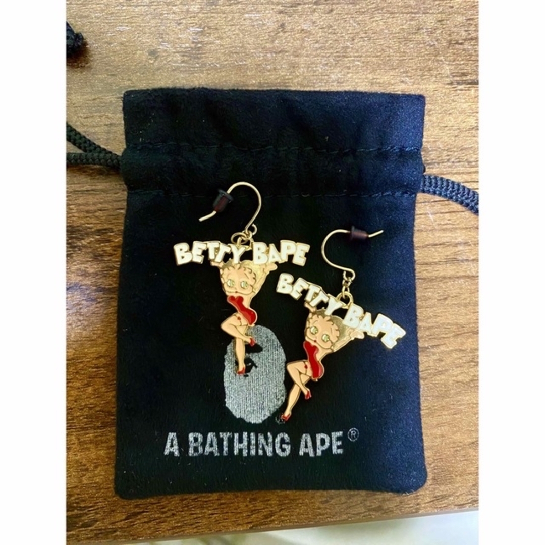 A BATHING APE(アベイシングエイプ)のアベイシングエイプ×ベティ・ブープ  ピアス　美品　希少 レディースのアクセサリー(ピアス)の商品写真