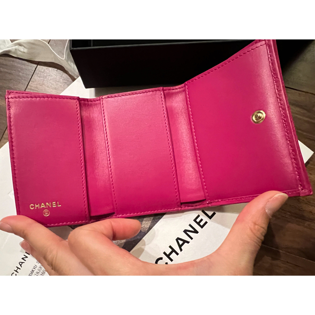新品未使用 シャネル　三つ折り財布。2.55 ピンク