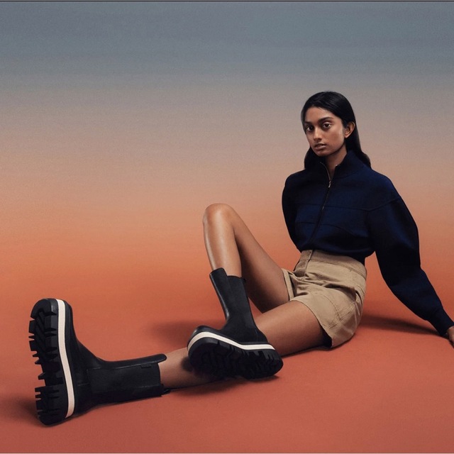 Charles and Keith - Charles &Keith レーニア プラットフォーム
