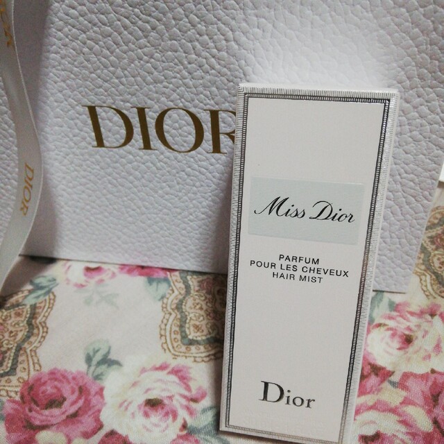 Christian Dior(クリスチャンディオール)の【新品・未開封】ミスディオール　ヘアミスト♡30ml♡ギフトラッピング コスメ/美容のヘアケア/スタイリング(ヘアウォーター/ヘアミスト)の商品写真