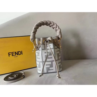 FENDI - 極美品 FENDIモントレゾール2way ショルダーバッグの通販｜ラクマ