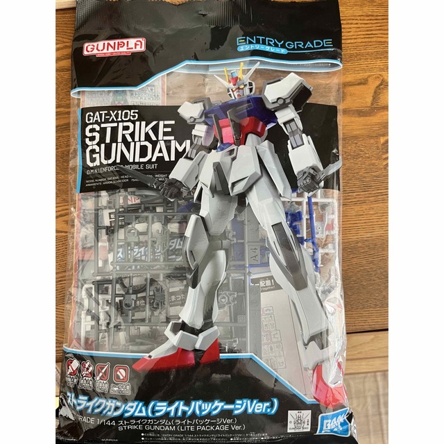 ストライクガンダム（ライトパッケージ） エンタメ/ホビーのおもちゃ/ぬいぐるみ(プラモデル)の商品写真