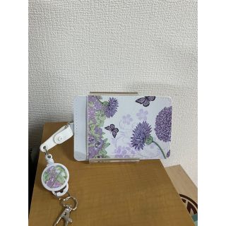 定期入れリール付き　デコパージュ   パープル花柄蝶々(名刺入れ/定期入れ)