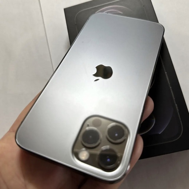 Apple iPhone12 Pro 256GB グラファ スマホ/家電/カメラのスマートフォン/携帯電話(スマートフォン本体)の商品写真