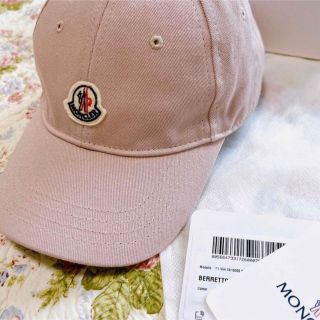 モンクレール(MONCLER)の【クーポン期間中のみお値下げ✨】　モンクレール　キャップ　くすみピンク(帽子)