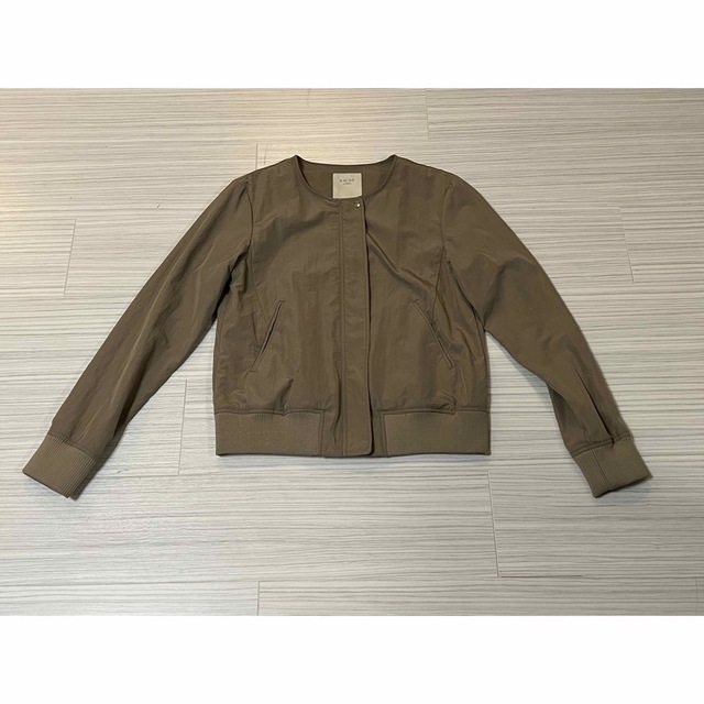 BEAMS(ビームス)のB:MING by BEAMS ノーカラー　ジップブルゾン レディースのジャケット/アウター(ノーカラージャケット)の商品写真