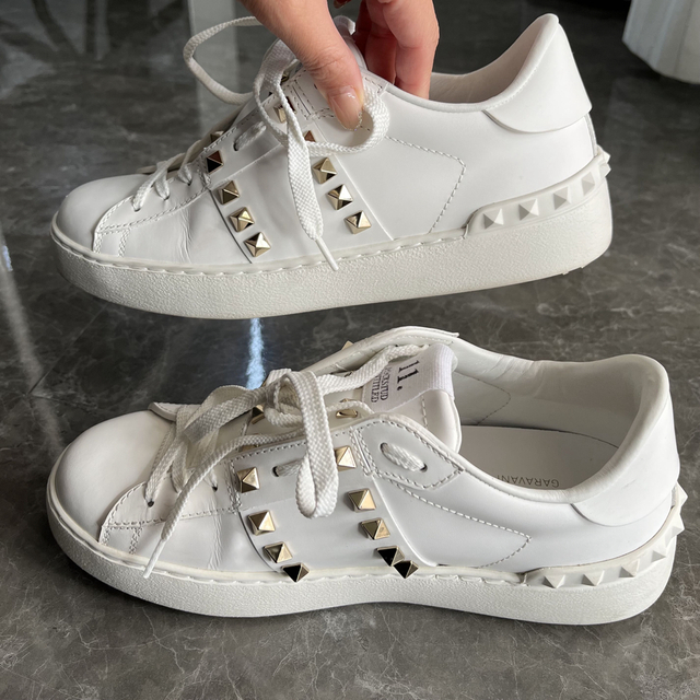VALENTINO ロックスタッズ スニーカー レザー ローカット