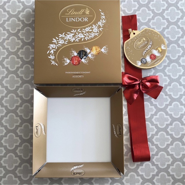 Lindt(リンツ)のLindt リンツ チョコレートの袋、箱、リボン Lindor エンタメ/ホビーのコレクション(その他)の商品写真