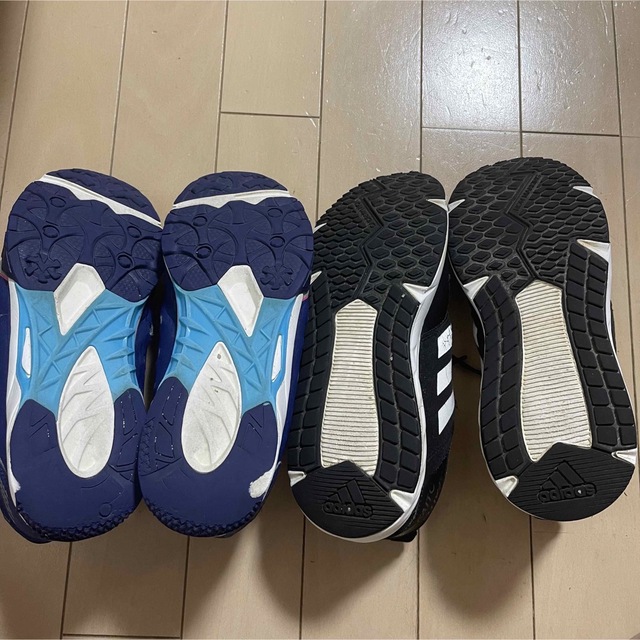 adidas(アディダス)の【中古】アシックス（紺）23cm  adidas（黒）23.5cm 2足セット キッズ/ベビー/マタニティのキッズ靴/シューズ(15cm~)(スニーカー)の商品写真