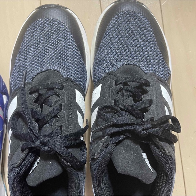 adidas(アディダス)の【中古】アシックス（紺）23cm  adidas（黒）23.5cm 2足セット キッズ/ベビー/マタニティのキッズ靴/シューズ(15cm~)(スニーカー)の商品写真