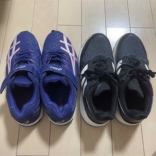 アディダス(adidas)の【中古】アシックス（紺）23cm  adidas（黒）23.5cm 2足セット(スニーカー)