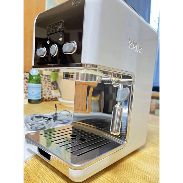 DeLonghi(デロンギ)の【中古・定価半額】DeLonghi《kMix エスプレッソ・カプチーノメーカー》 スマホ/家電/カメラの調理家電(コーヒーメーカー)の商品写真