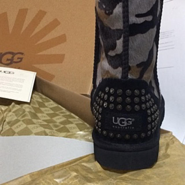 UGG(アグ)の新品・未使用！レア！UGG Australia ローランド ショートブーツ 迷彩 レディースの靴/シューズ(ブーツ)の商品写真