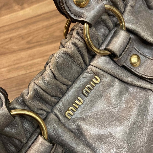 カラー MIU MIU ミュウミュウマトラッセチェーンレザー2wayバニティ