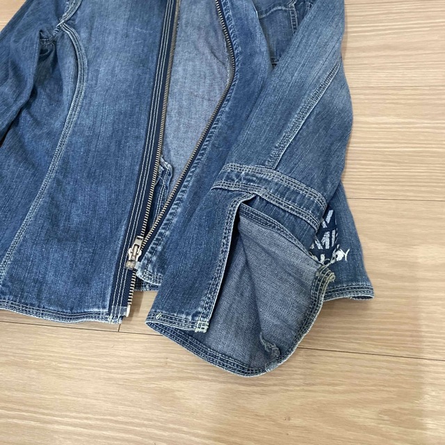 DKNY(ダナキャランニューヨーク)のDNKY//JEANSアウターデニム4 レディースのジャケット/アウター(Gジャン/デニムジャケット)の商品写真