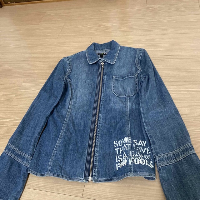 DKNY(ダナキャランニューヨーク)のDNKY//JEANSアウターデニム4 レディースのジャケット/アウター(Gジャン/デニムジャケット)の商品写真