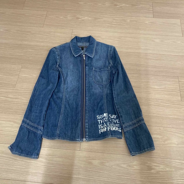 DKNY(ダナキャランニューヨーク)のDNKY//JEANSアウターデニム4 レディースのジャケット/アウター(Gジャン/デニムジャケット)の商品写真