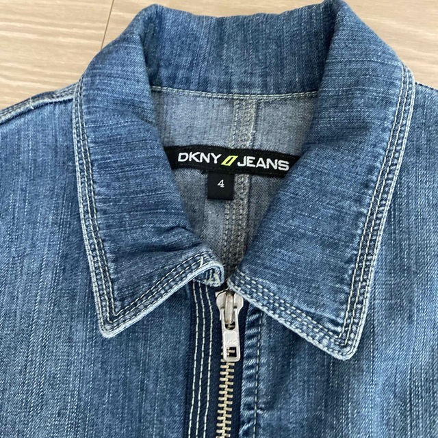 DKNY(ダナキャランニューヨーク)のDNKY//JEANSアウターデニム4 レディースのジャケット/アウター(Gジャン/デニムジャケット)の商品写真