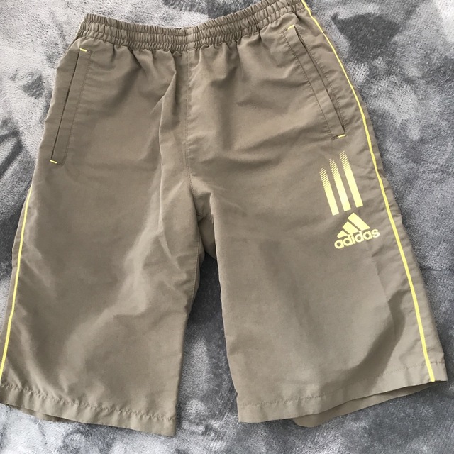 adidas(アディダス)の160㎝　アディダス  ハーフパンツ  キッズ/ベビー/マタニティのキッズ服男の子用(90cm~)(パンツ/スパッツ)の商品写真