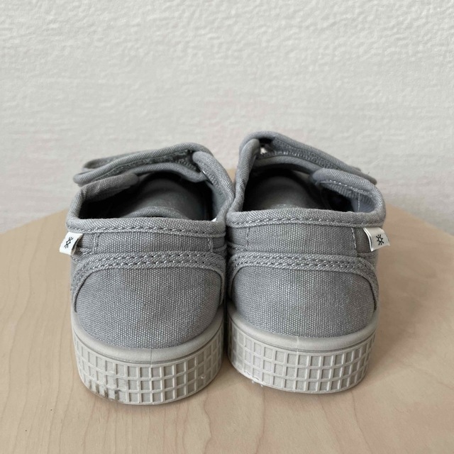 ZARA KIDS(ザラキッズ)のZARA KIDS スニーカー 18cm 新品未使用 キッズ/ベビー/マタニティのキッズ靴/シューズ(15cm~)(スニーカー)の商品写真