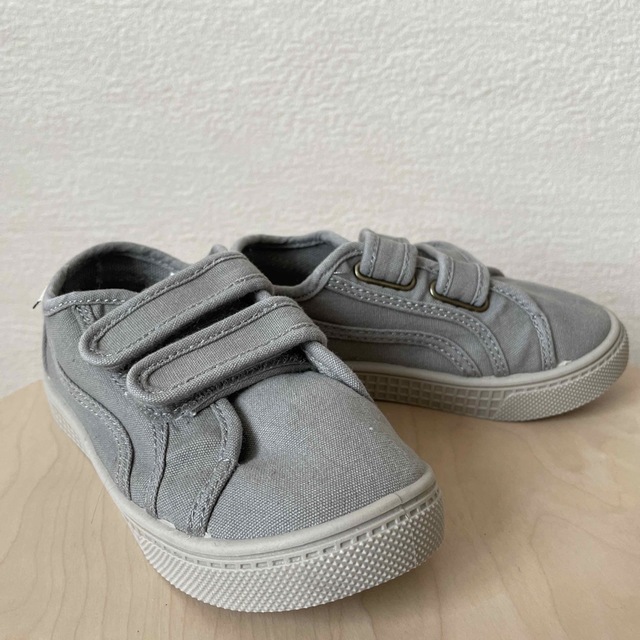 ZARA KIDS(ザラキッズ)のZARA KIDS スニーカー 18cm 新品未使用 キッズ/ベビー/マタニティのキッズ靴/シューズ(15cm~)(スニーカー)の商品写真