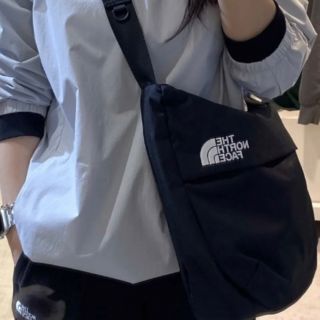 ザノースフェイス(THE NORTH FACE)の新品未使用　韓国正規　ノースフェイス　ヌプシ　クロスバック　ショルダーバッグ　黒(ショルダーバッグ)