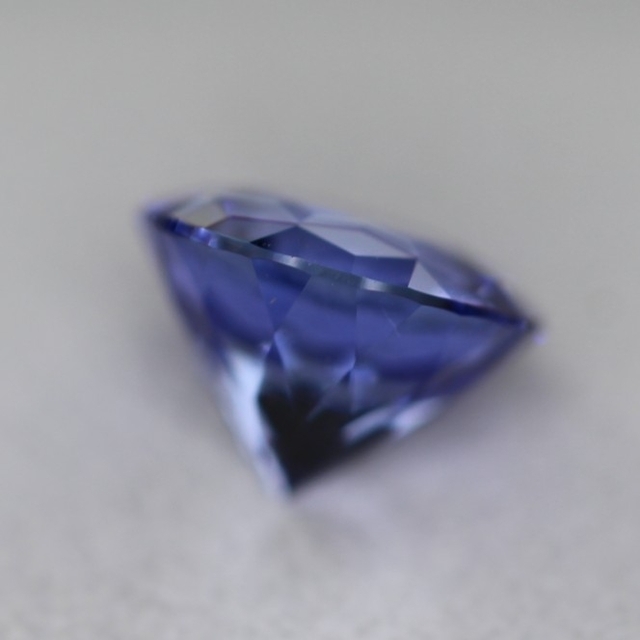 タンザナイト(Cube Cut)  0.46ct. 5