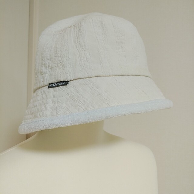 ellesse(エレッセ)のellesse　リバーシブル　帽子 レディースの帽子(ハット)の商品写真