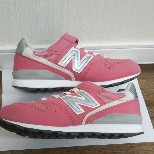 New Balance(ニューバランス)の新品 new balanceYV996 CPK スリムフィット24cmピンク レディースの靴/シューズ(スニーカー)の商品写真