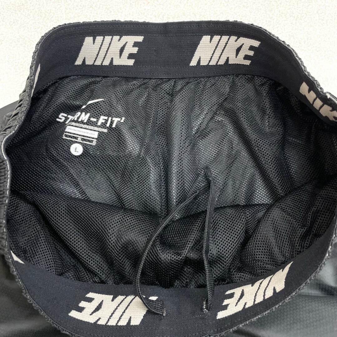 NIKE US古着 ナイキ NIKE トラックパンツ サイドライン スウッシュロゴ 刺繍 STORM-FIT サイズ:メンズ L W30~ L30 ブラック 【中古】の通販 by 古着屋mellowラクマ店|ナイキならラクマ NIKE ナイキ ポリエステル製 ナイロンパンツ 古着 サイドライン 裾スリット