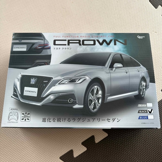 TOYOTA crown ラジコン　黒 エンタメ/ホビーのおもちゃ/ぬいぐるみ(ホビーラジコン)の商品写真