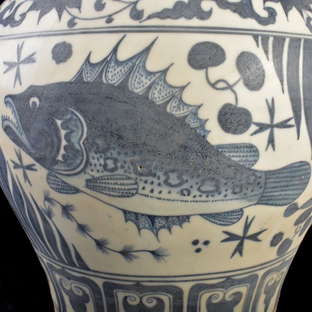 中国 青花 花卉魚藻文瓶 壷 高さ約29.5cm N R5706B 中国 青花 花卉魚藻文瓶 壷 高さ約29.5cm N R5706B
