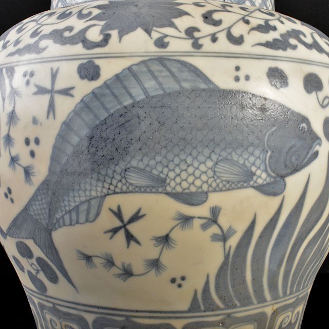 中国 青花 花卉魚藻文瓶 壷 高さ約29.5cm N R5706B 中国 青花 花卉魚藻文瓶 壷 高さ約29.5cm N R5706B