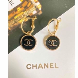 2022年最新海外 CHANEL シャネル フープピアス ラムスキン ストラス