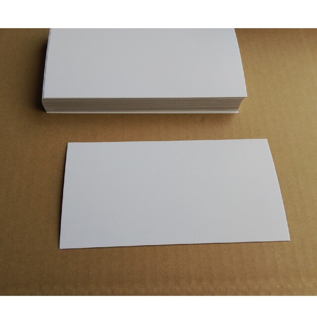白ボール紙・厚紙・板紙・台紙　100×190ｍｍ　800枚（400枚×2包） ハンドメイドの素材/材料(型紙/パターン)の商品写真