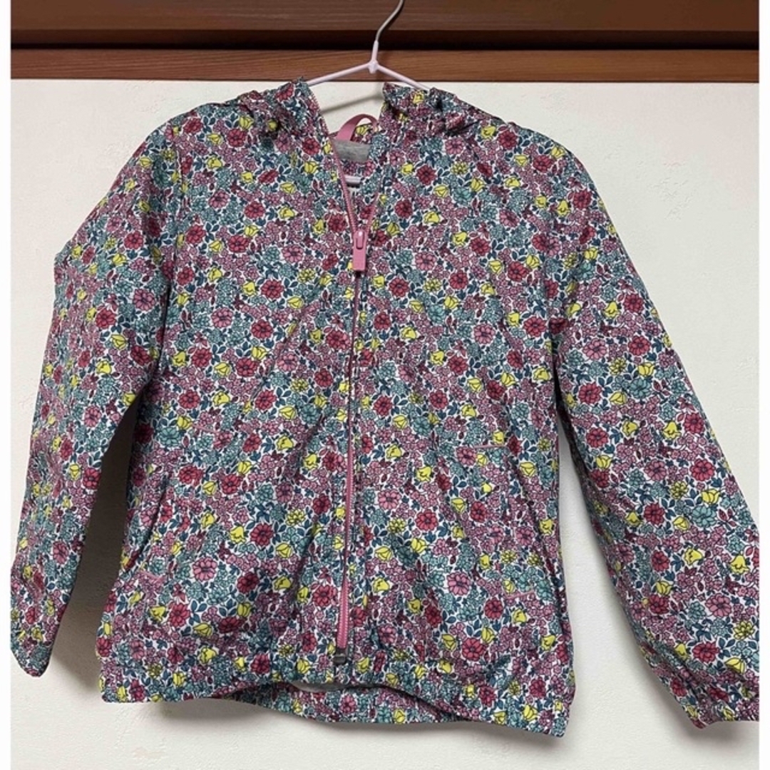 babyGAP(ベビーギャップ)のGAP 花柄ウインドブレーカー キッズ/ベビー/マタニティのキッズ服女の子用(90cm~)(ジャケット/上着)の商品写真