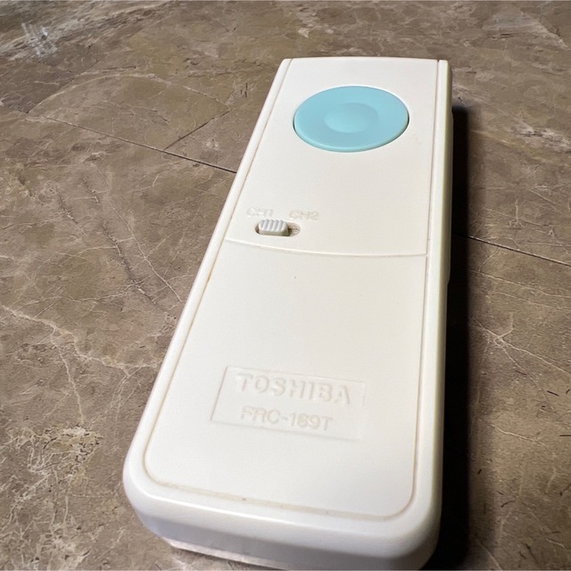 東芝(トウシバ)の東芝(TOSHIBA) 照明器具順送りワンボタンリモコン FRC-169T インテリア/住まい/日用品のライト/照明/LED(天井照明)の商品写真