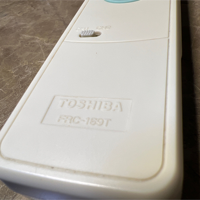東芝(トウシバ)の東芝(TOSHIBA) 照明器具順送りワンボタンリモコン FRC-169T インテリア/住まい/日用品のライト/照明/LED(天井照明)の商品写真