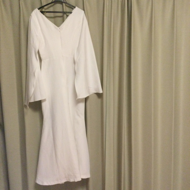ロング　ドレス　マーメイド　ホワイト　ケープ　Mサイズ レディースのワンピース(ロングワンピース/マキシワンピース)の商品写真